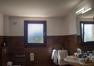 CHAMBRE DOUBLE  AVEC TERRASSE ET VUE À LA RUE CALME