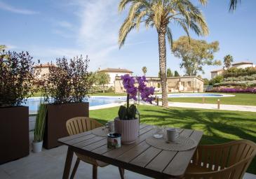 CHAMBRE DOUBLE AVEC TERRASSE ET ACCES DIRECTE PISCINE