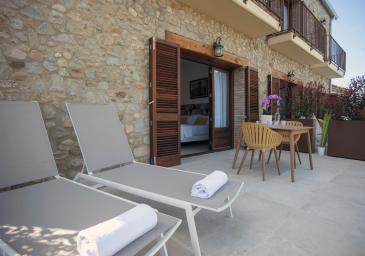 CHAMBRE DOUBLE AVEC TERRASSE ET ACCES DIRECTE PISCINE