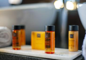 CHAMBRE DOUBLE  AVEC BALCON ET VUE À LA RUE CALME