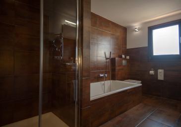 CHAMBRE DOUBLE  AVEC BALCON ET VUE À LA RUE CALME