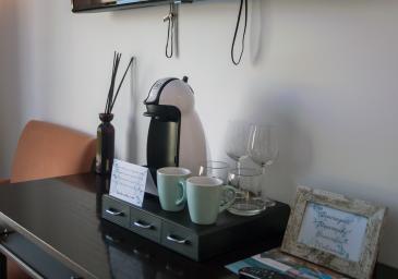 CHAMBRE DOUBLE  AVEC BALCON ET VUE À LA RUE CALME