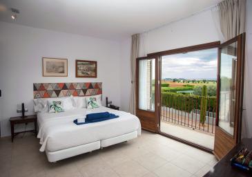 CHAMBRE DOUBLE  AVEC BALCON ET VUE À LA RUE CALME