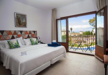 CHAMBRE DOUBLE AVEC BALCON ET VUE JARDIN