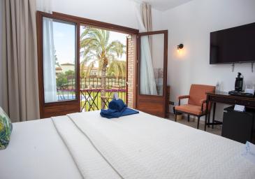 CHAMBRE DOUBLE AVEC BALCON ET VUE JARDIN