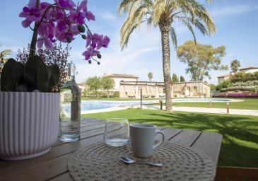 CHAMBRE DOUBLE AVEC TERRASSE ET ACCES DIRECTE PISCINE