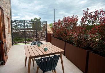 CHAMBRE DOUBLE  AVEC TERRASSE ET VUE À LA RUE CALME