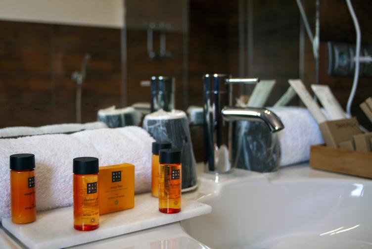 DOUBLE ROOM WITH TERRACE AND QUIET STREET VIEW