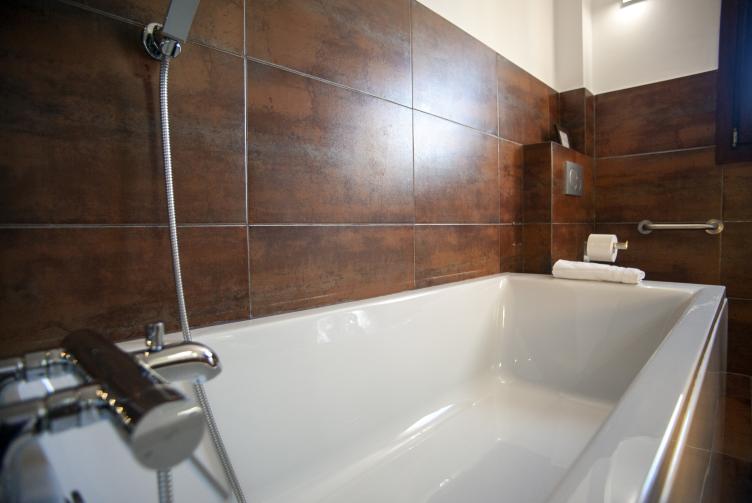 DOUBLE ROOM WITH TERRACE AND QUIET STREET VIEW