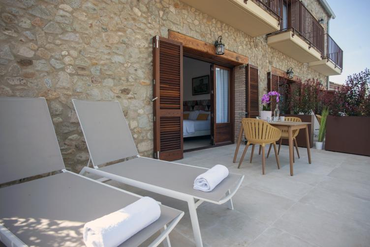 HABITACIÓ DOBLE AMB TERRASSA ACCES DIRECTE PISCINA