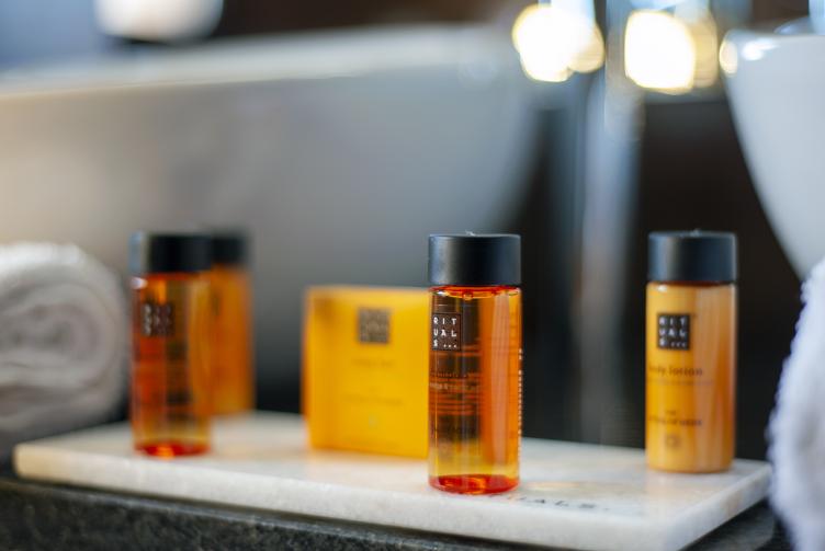 HABITACIÓ DOBLE AMB BALCÓ VISTA CARRER TRANQUIL