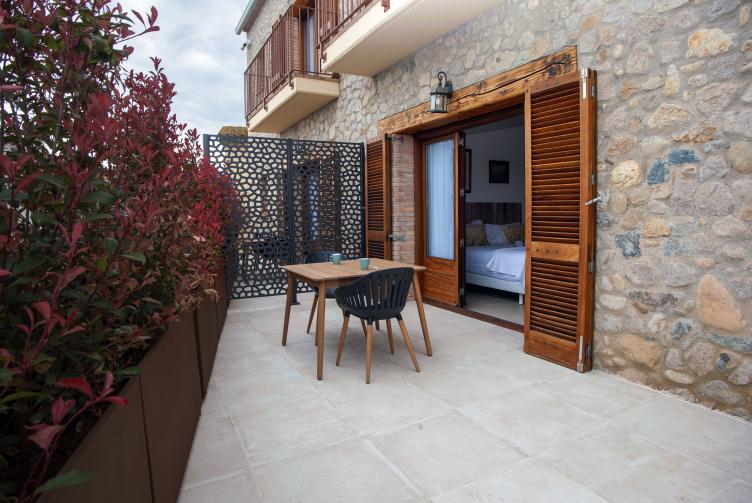 DOUBLE ROOM WITH TERRACE AND QUIET STREET VIEW