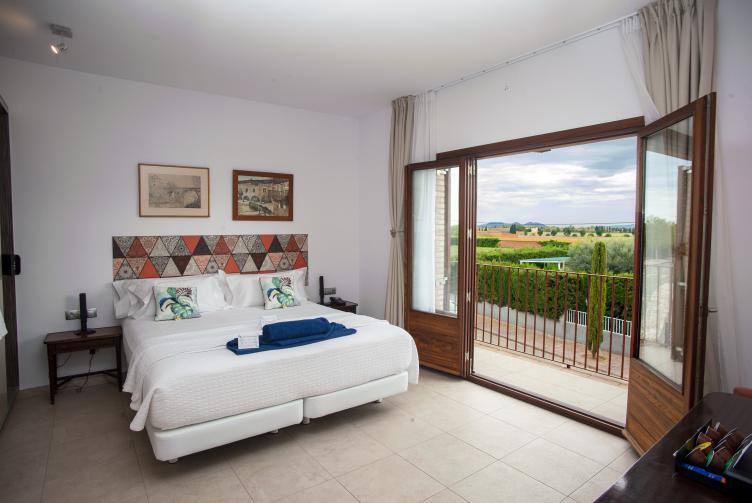 HABITACIÓ DOBLE AMB BALCÓ VISTA CARRER TRANQUIL