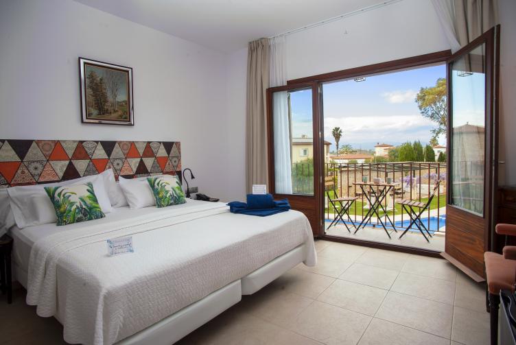 DOUBLE ROOM BALCONY WITH GARDEN VIEW