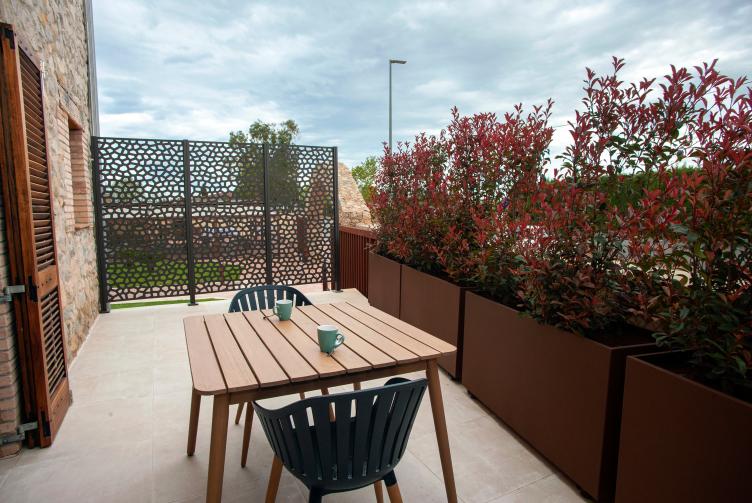 DOUBLE ROOM WITH TERRACE AND QUIET STREET VIEW