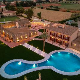 Vista aérea de la piscina del Hotel Aires de l'Empordà